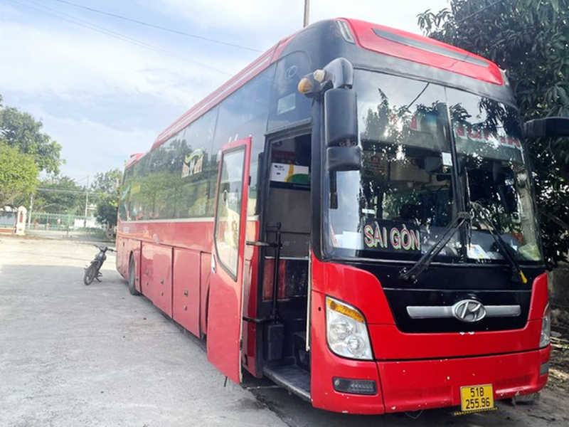 Trưng cầu giám định giấy tờ xe ô tô khách nghi vấn giả mạo -0