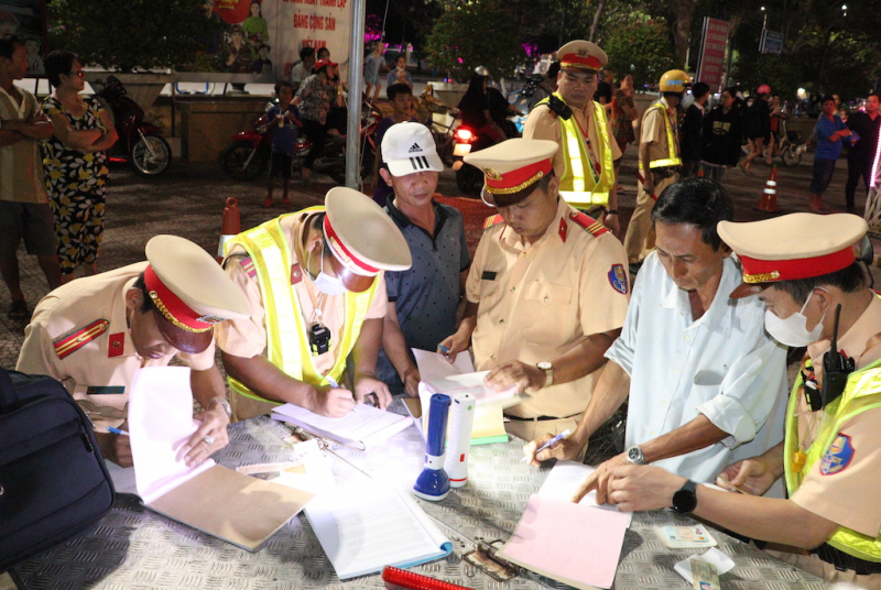 2 giờ kiểm tra trên quốc lộ 54, phát hiện 18 trường hợp vi phạm nồng độ cồn -0