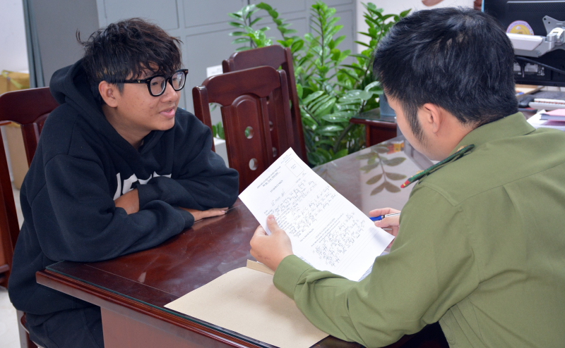 Triệt xóa ổ nhóm chuyên chiếm quyền sử dụng tài khoản mạng xã hội để lừa đảo -0