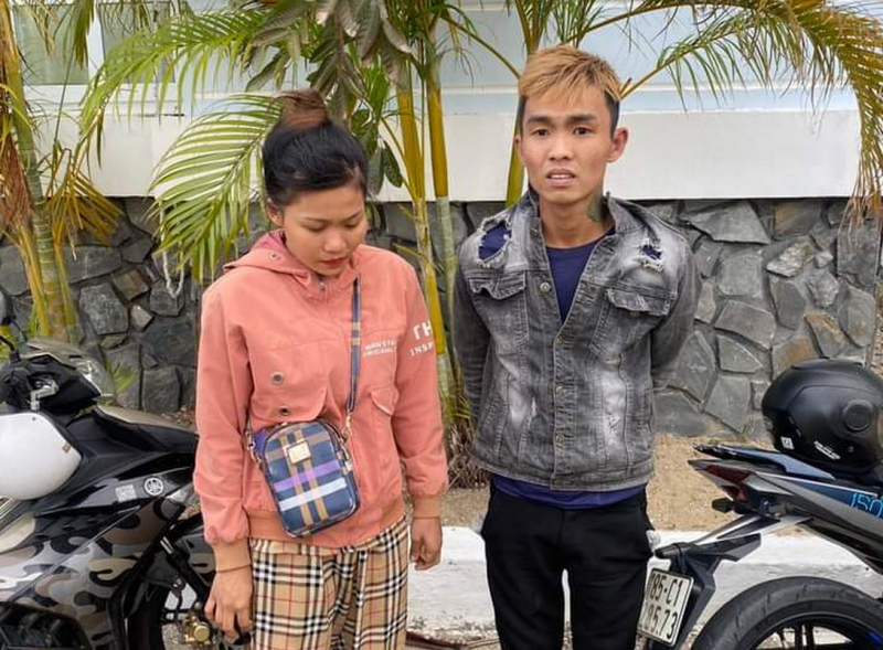 Truy đuổi hơn 9 km bắt giữ đôi tình nhân trẻ rủ nhau đi “đá xế” -0