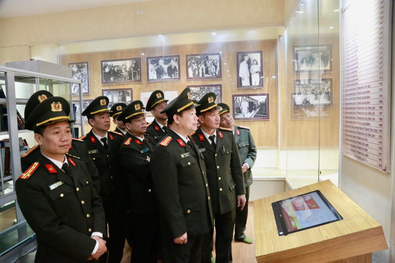 Trường Cao đẳng ANND I báo công dâng Bác tại Khu lưu niệm 6 điều Bác Hồ dạy CAND -0