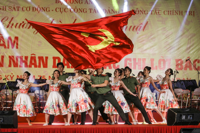 “75 năm Công an nhân dân khắc ghi lời Bác”: Chương trình nghệ thuật giàu dấu ấn, đặc sắc -0