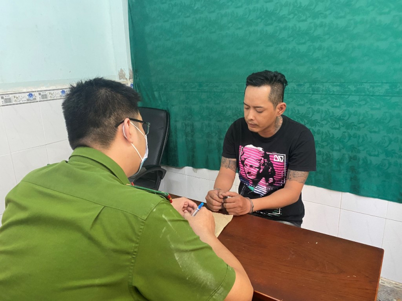 Bắt nhanh 2 đối tượng cướp ngân hàng -0