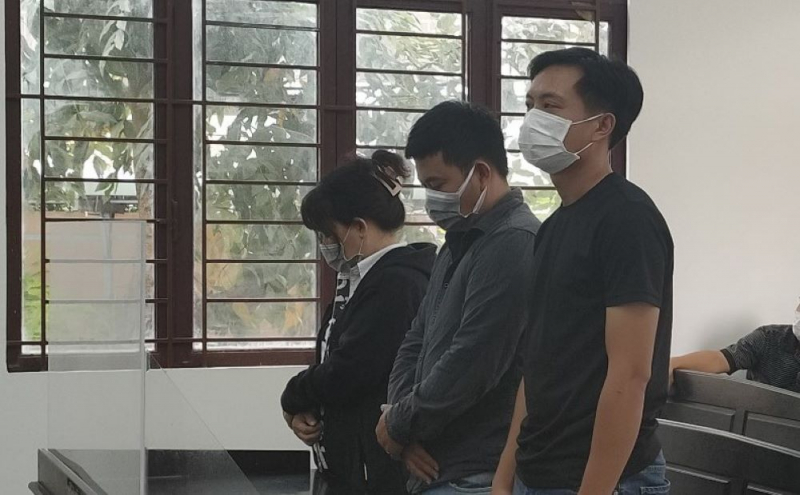 Lãnh hơn 7 năm tù vì sản xuất mũ bảo hiểm giả -0