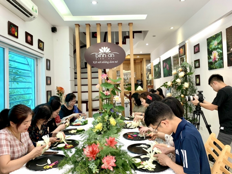 Người “phù phép” trái đu đủ xanh thành …những sắc hoa muôn mầu -0