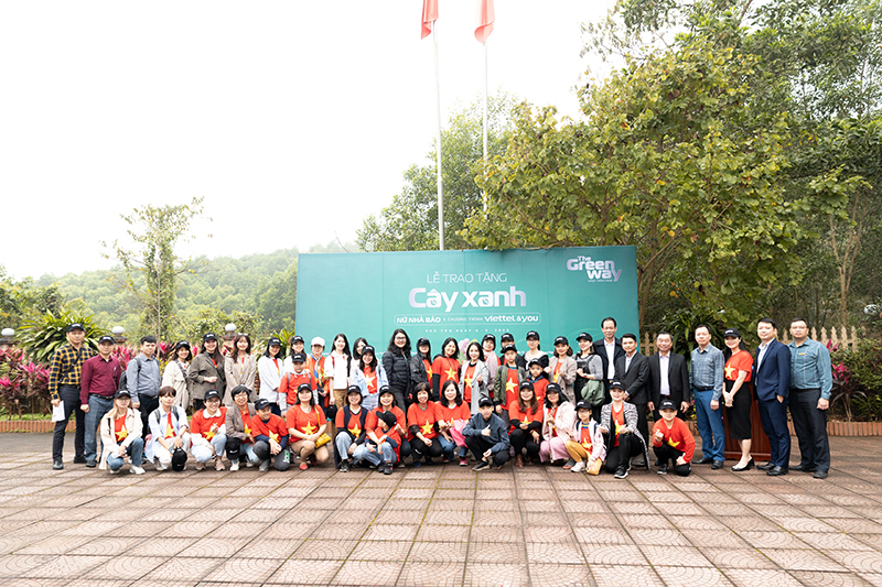 Trao 5000 cây xanh cho nhân dân xã Tứ Hiệp -0