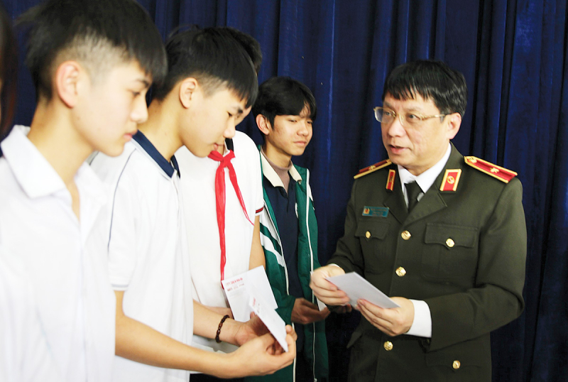 trang 19_ so db_ Bền bỉ chương trình “Tết vì người nghèo” -0