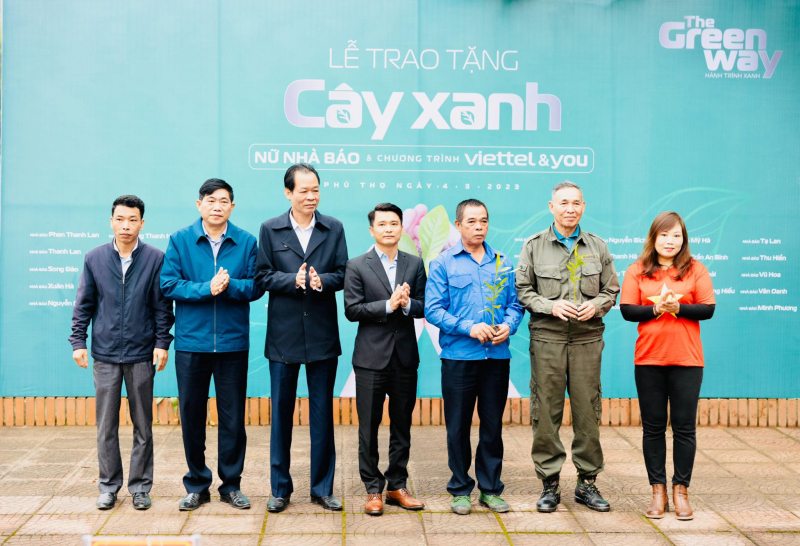 Trao 5.000 cây xanh tặng người dân Tứ Hiệp -0