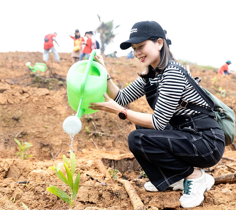 Trao 5000 cây xanh cho nhân dân xã Tứ Hiệp -0