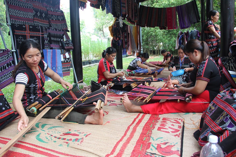 Festival Nghề truyền thống Huế 2023 với chủ đề “Tinh hoa Nghề Việt” -0