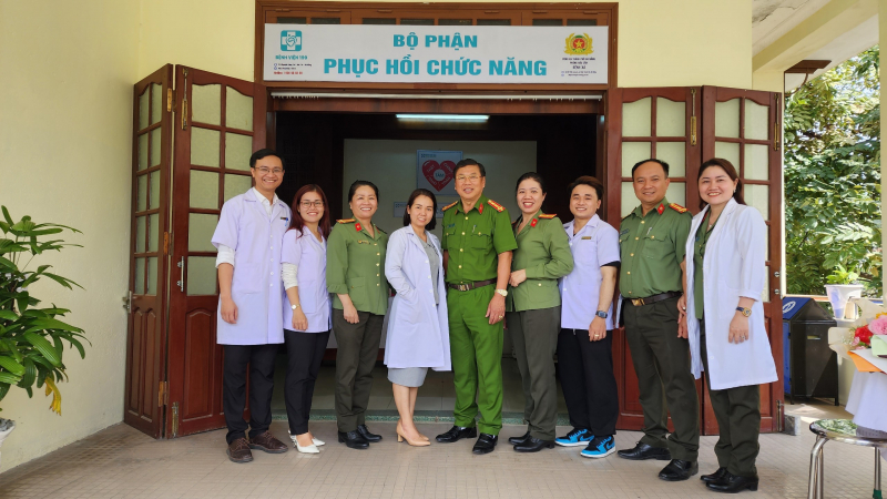 Lần đầu tiên có Bộ phận khám, điều trị cơ, xương khớp và phục hồi chức năng cho cán bộ chiến sĩ tại trụ sở Công an TP Đà Nẵng -3