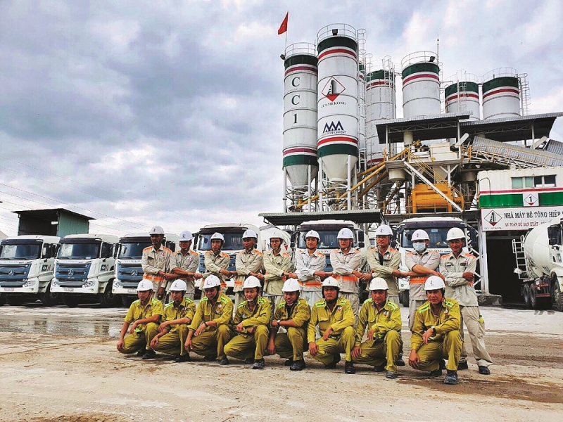 Công ty Cổ phần Đầu tư Xây dựng Số 1 Mê Kông: Đoàn kết, vững tin, hăng hái lao động sau Lễ chào cờ Tổ quốc _Số ĐB_QC -0