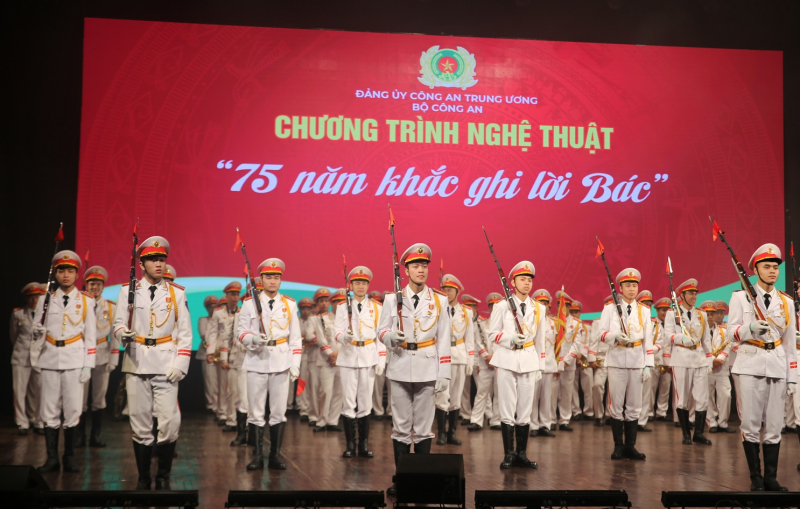 T350 nghệ sĩ – chiến sĩ biểu diễn phục vụ nhân dân tại Nhã Nam vào tối 10/3 -0