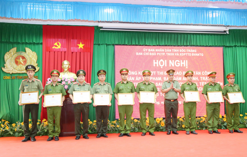 Phóng viên Báo CAND được Chủ tịch UBND tỉnh Sóc Trăng tặng bằng khen -0