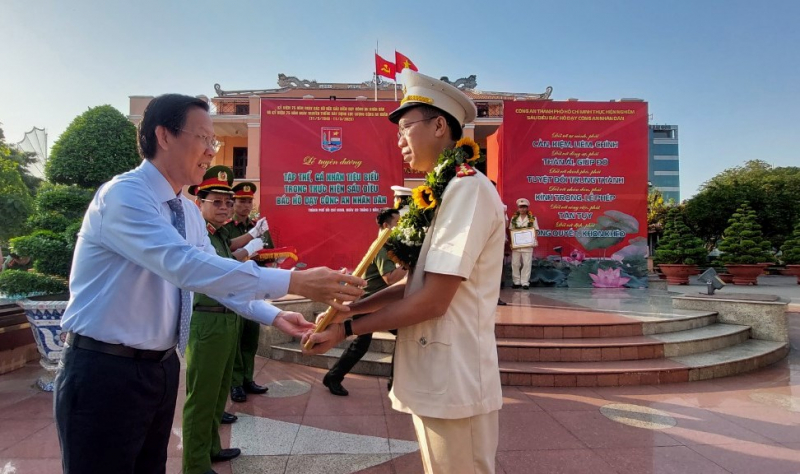 Công an TP Hồ Chí Minh: Tuyên dương 75 gương trong thực hiện Sáu điều Bác Hồ dạy CAND -0