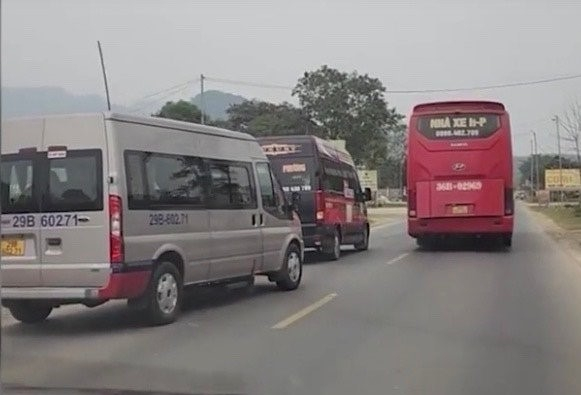 Khởi tố 2