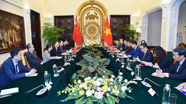 Leaders of Ministry of Foreign Affairs receive, hold talks with Chinese official -0