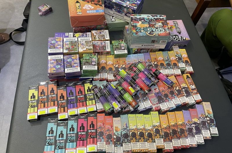 Kiếm tra người bán hàng online và cơ sở kinh doanh phát hiện 320 sản phẩm thuốc lá điện tử -0