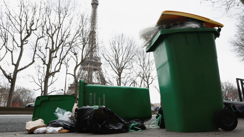 Thành phố hoa lệ Paris ngập trong rác -0