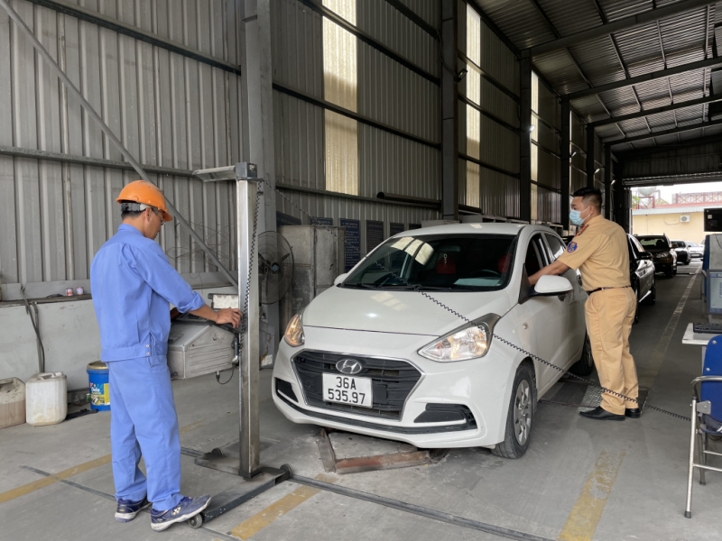 Người dân thấy phấn khởi hơn khi thấy thêm lực lượng CSGT hỗ trợ cùng đăng kiểm -0