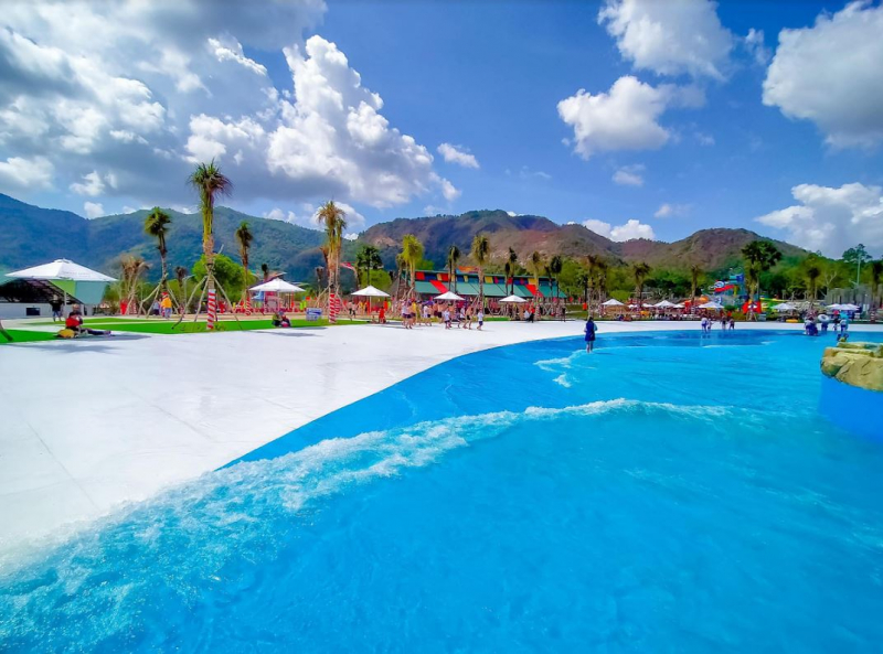 Những sắc màu “Hawai” dưới chân núi Cấm -0