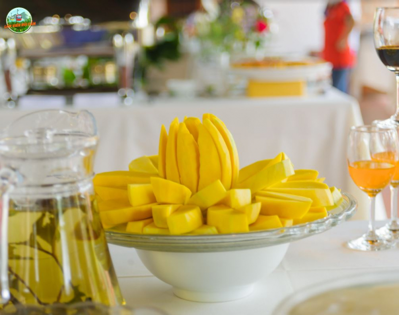 Những sắc màu “Hawai” dưới chân núi Cấm -0