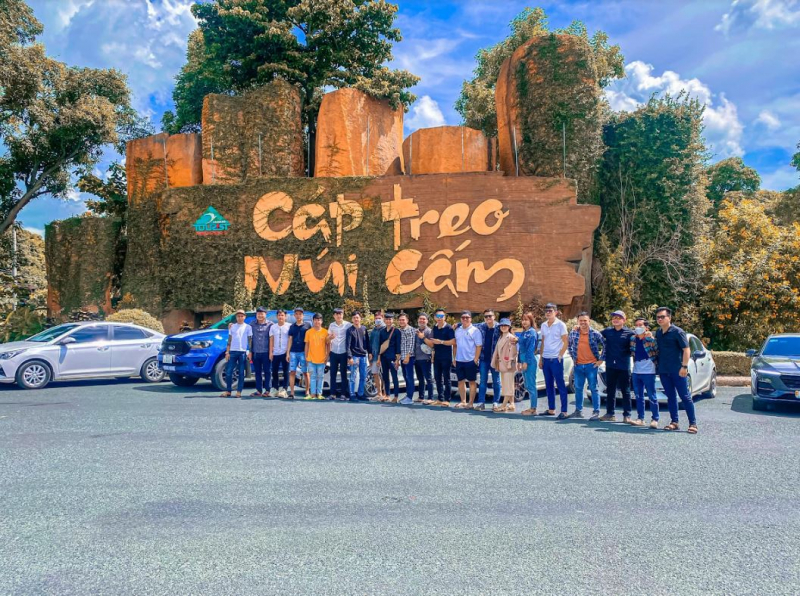 Những sắc màu “Hawai” dưới chân núi Cấm -1