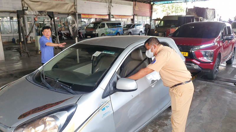 Cục CSGT điều động cán bộ chiến sĩ có chuyên môn trợ giúp các trung tâm đăng kiểm -0