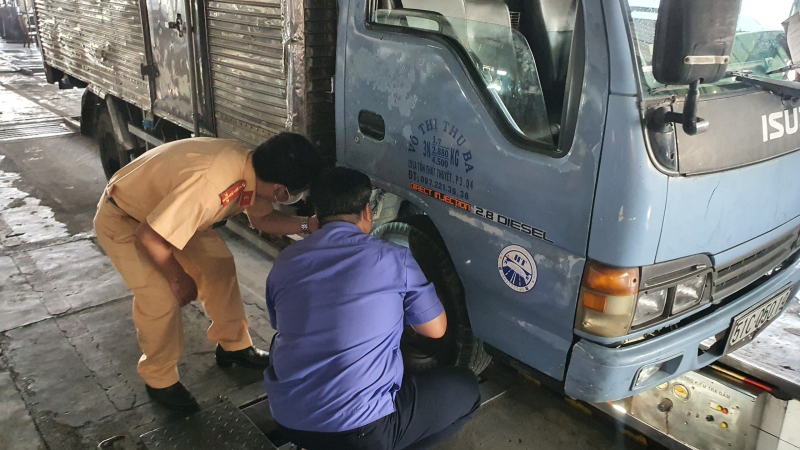 Cục CSGT điều động cán bộ chiến sĩ có chuyên môn trợ giúp các trung tâm đăng kiểm -2