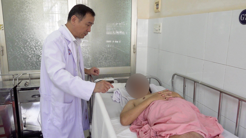 Kỳ tích 11 lần phẫu thuật cứu sống bệnh nhân “ngàn cân treo sợi tóc” -1