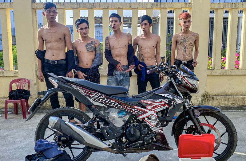 Từ cuộc tuần tra lòi ra nhóm