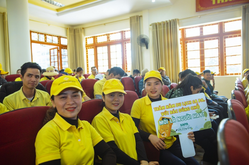 Hơn 600 tình nguyện viên dọn rác, trồng cây hướng tới kỷ niệm 120 năm Du lịch Sa Pa -0