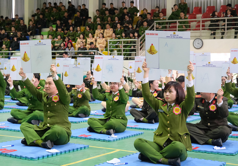 Sôi nổi cuộc thi Rung chuông vàng tìm hiểu Sáu điều Bác Hồ dạy CAND -0