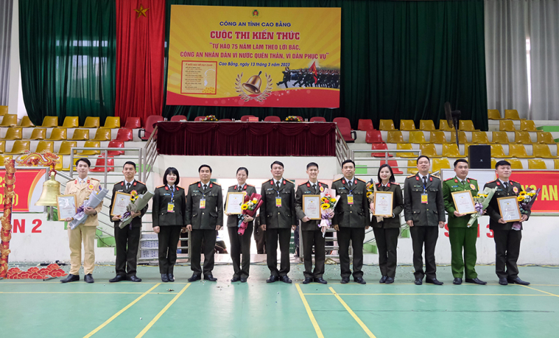 Sôi nổi cuộc thi Rung chuông vàng tìm hiểu Sáu điều Bác Hồ dạy CAND -0