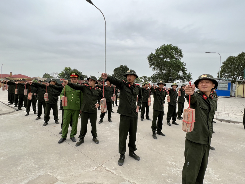 Xâm nhập thực tế một ngày của chiến sĩ Công an nghĩa vụ -0