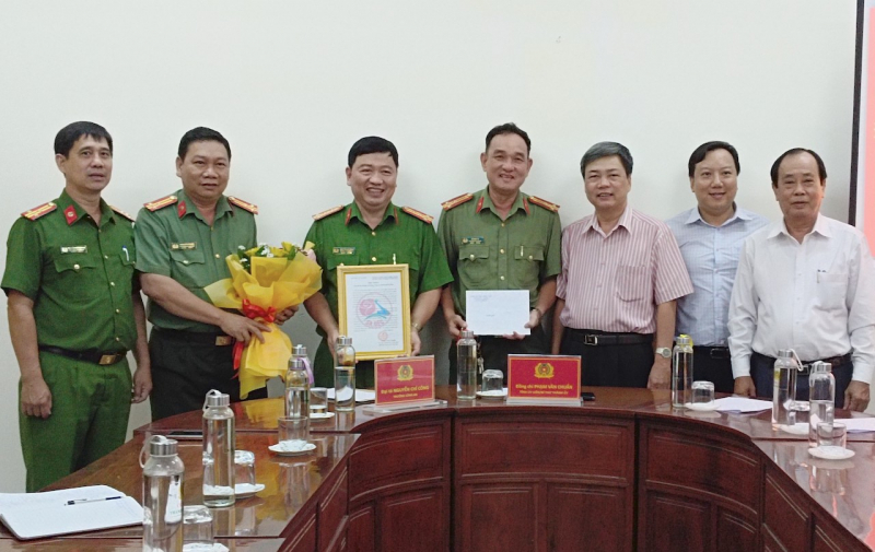 z4181442817268_fc8ab9e89e90eeeb04a69046f1113521.jpg -0