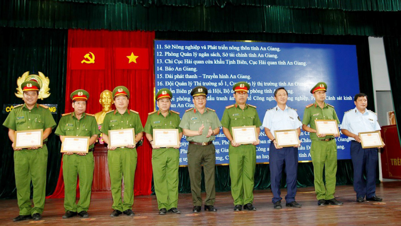 An Giang tiếp tục “đánh mạnh, đánh trúng” các đường dây, băng nhóm tội phạm buôn lậu -0