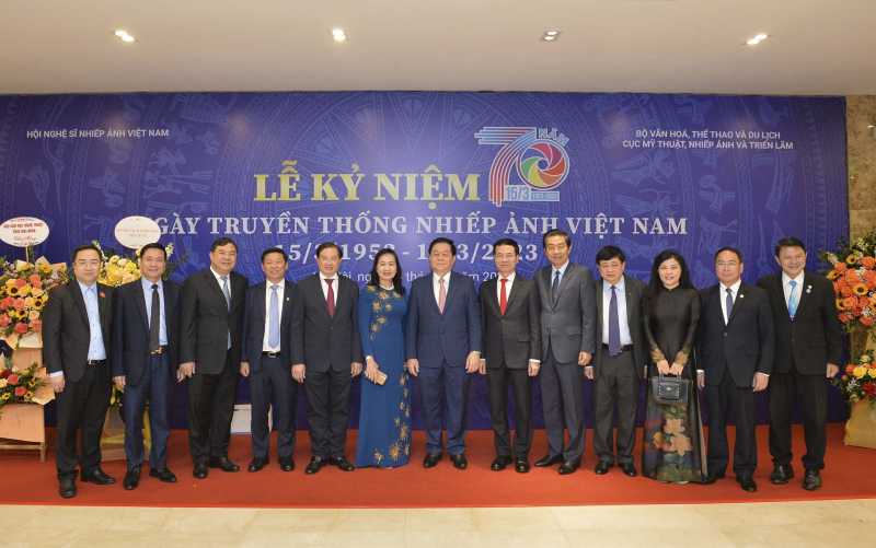 Nhiếp ảnh Việt Nam 70 năm đồng hành cùng đất nước -0