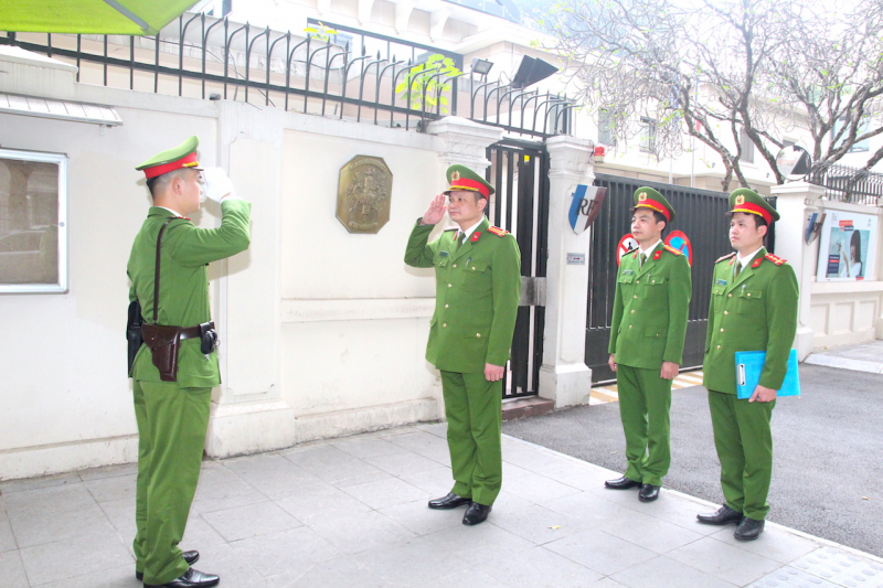 Nhân lên những nghĩa cử đẹp Cảnh sát bảo vệ mục tiêu cơ quan đại diện Ngoại giao -0