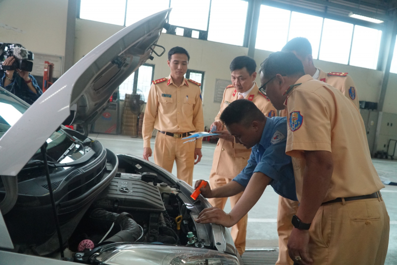 Lực lượng CSGT đã hỗ trợ đăng kiểm cho 4.366 phương tiện -0