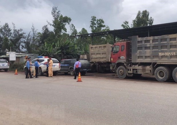 Nghi vấn doanh nghiệp vận tải sử dụng tem kiểm định giả -0