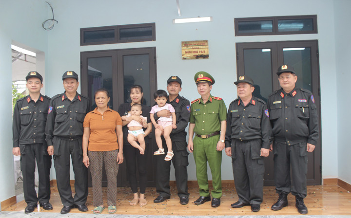 Nhân lên những nghĩa cử đẹp Cảnh sát bảo vệ mục tiêu cơ quan đại diện Ngoại giao -0