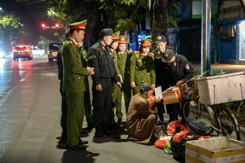 Nhân lên những nghĩa cử đẹp Cảnh sát bảo vệ mục tiêu cơ quan đại diện Ngoại giao -1