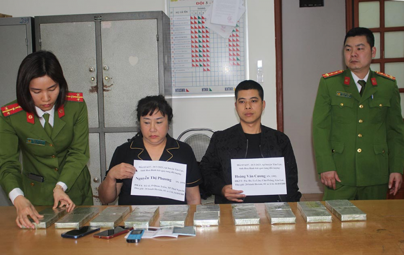 Bắt giữ ba đối tượng vận chuyển trái phép 20 bánh heroin -0