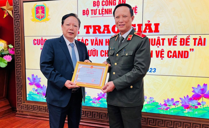 Tác phẩm “Lặng thầm bước chân” của Báo Xây dựng đạt giải -0