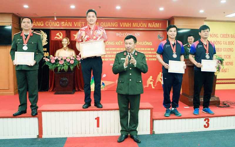 Bế mạc Hội thao kỷ niệm 75 năm Ngày truyền thống XDLL CAND -0
