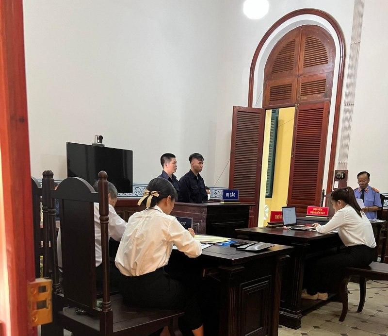 Đi giao ma túy, kẻ tử hình kẻ lãnh án chung thân -0