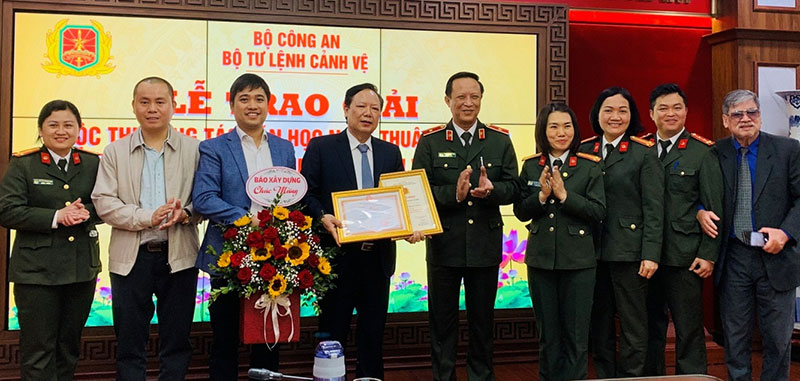 Tác phẩm “Lặng thầm bước chân” của Báo Xây dựng đạt giải -0