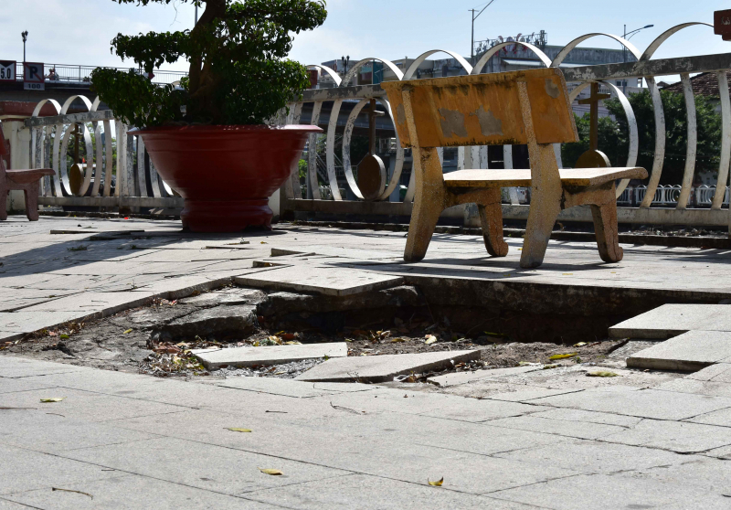 Bờ kè bờ sông Bạc Liêu xuống cấp nghiêm trọng -0