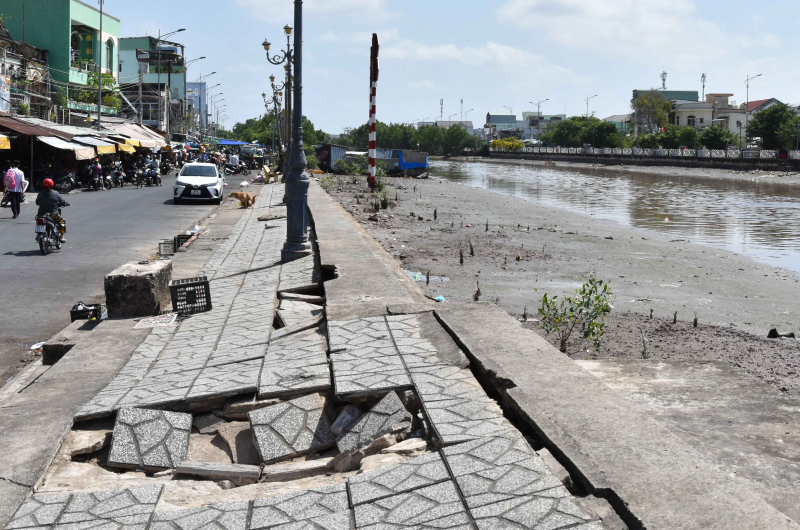 Bờ kè bờ sông Bạc Liêu xuống cấp nghiêm trọng -1